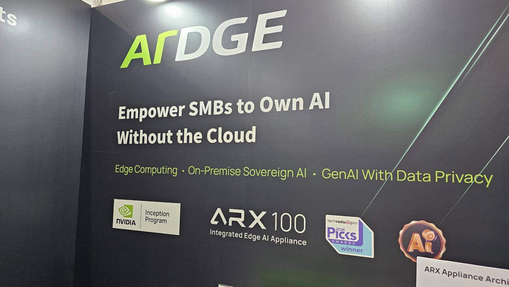 COMPUTEX 2026 現場直擊 2：開端智能 ARDGE 以 ARX-100 提供免上雲易開箱使用的地端 AI 環境