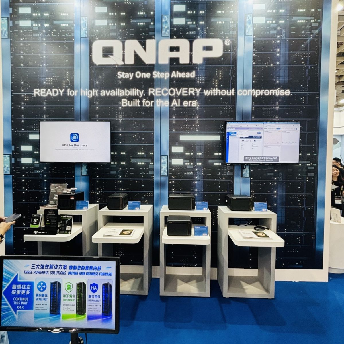 COMPUTEX 2026直擊 3 : QNAP Thunderbolt 5 AI NAS 與 Scale out 橫向擴充架構
