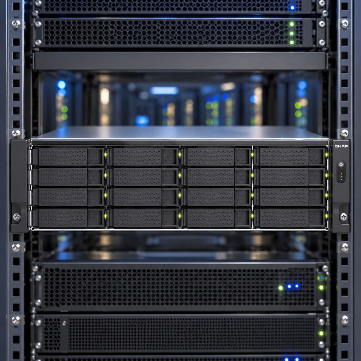 QNAP TS-h1677AXU-RP 開箱實測：以 RAID 60 陣列擔任 NVIDIA B200 叢集的儲存池