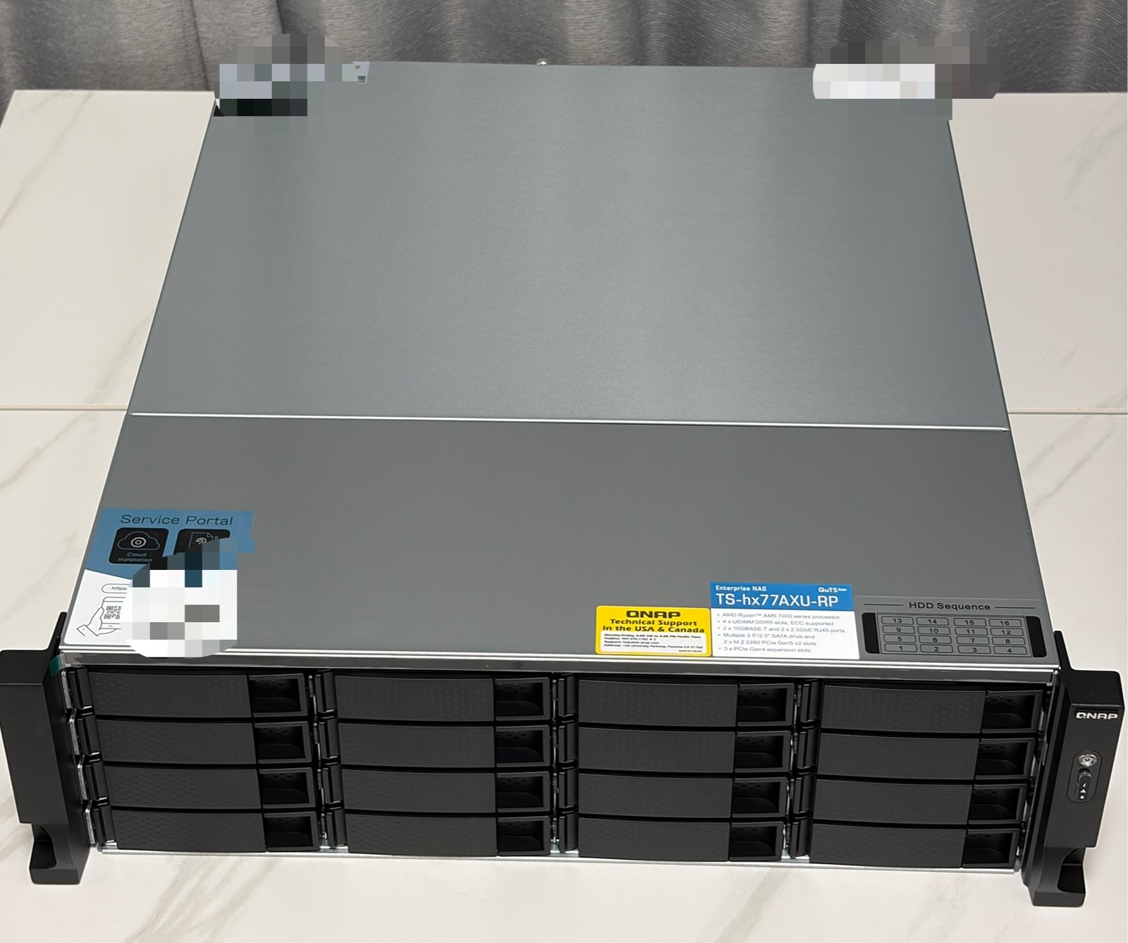 QNAP TS-h1677AXU-RP 3U 機架式 NAS 正面，16 個 3.5 吋硬碟槽